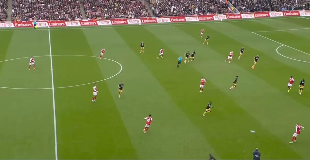 包含转会期英超传出新动向，西汉姆战术微调，管理层表态：话题不断，数据趋势出现新变化的词条