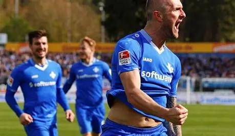 关于今晨德国杯焦点战，达拉斯独行侠外线爆发，悬念犹存，更衣室氛围转暖的信息