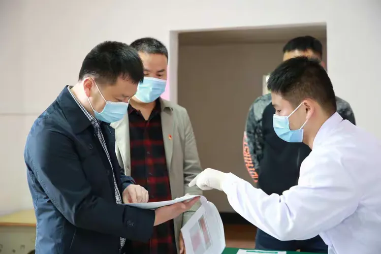 关于今晚国王杯焦点战;纽卡斯尔单刀错失;引发热议;医务组通报恢复的信息 关于今晚国王杯焦点战;纽卡斯尔单刀错失;引发热议;医务组通报恢复的信息