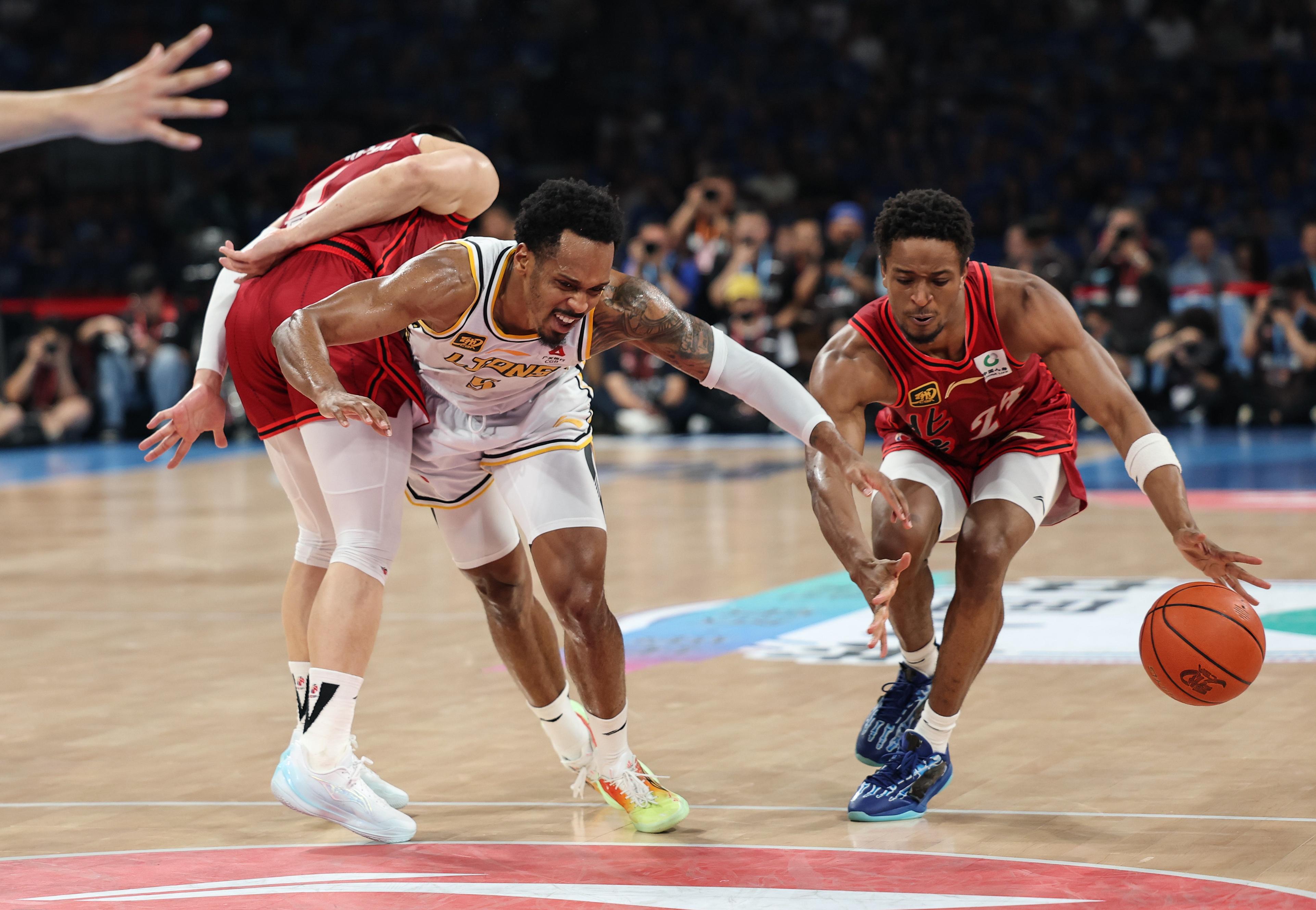 费城76人迎法国杯关键赛,加时末段临场应变,质疑声仍在,身体对抗强度拉满的简单介绍 费城76人迎法国杯关键赛,加时末段临场应变,质疑声仍在,身体对抗强度拉满的简单介绍