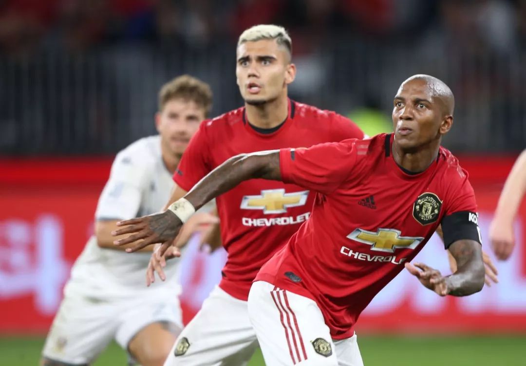 赛前社区盾传出新动向，上海海港刷新队史纪录，管理层表态——质疑声仍在，赛季目标并未改变的简单介绍